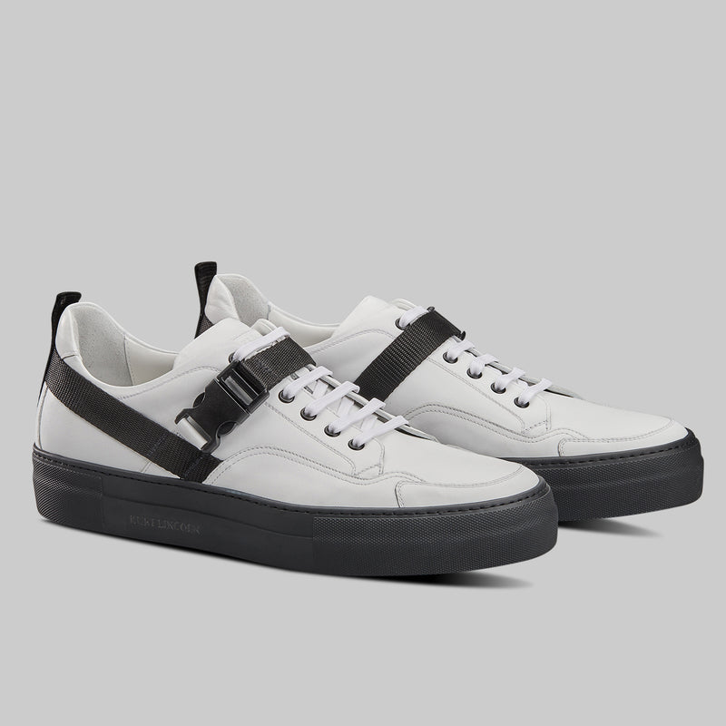WHITE AND BLACK LOW TOP SNEAKER